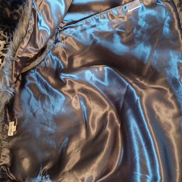 🎄🎁🎀👜PRICE DROP TODAY ONLY 🎀NWT BEAUTIFUL VEST - Picture 8 of 8